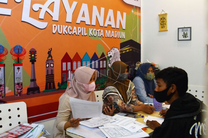 Layanan Administrasi Kependudukan (Foto: antarafoto.com)