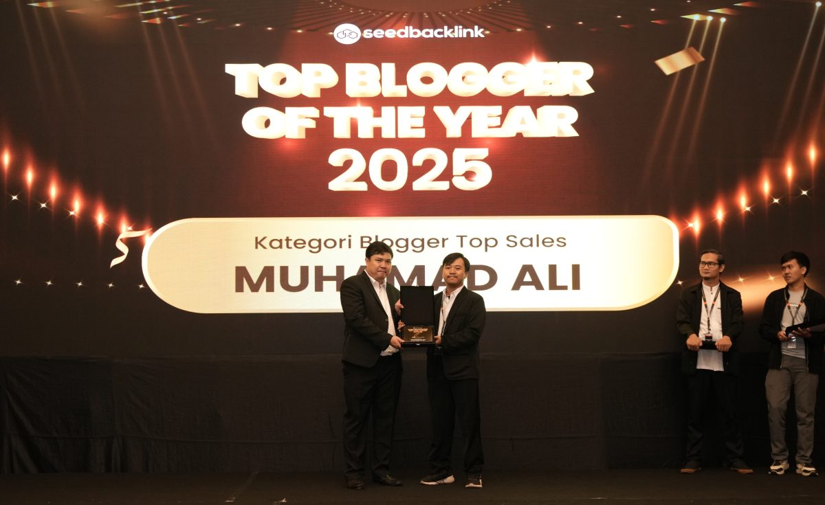 Muhamad Ali menerima Penghargaan dari Seedbacklink